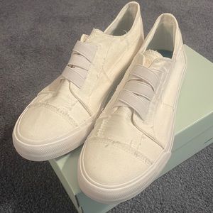 New JENN ARDOR Women Classic Slip-On White Sneakers. - size of 10